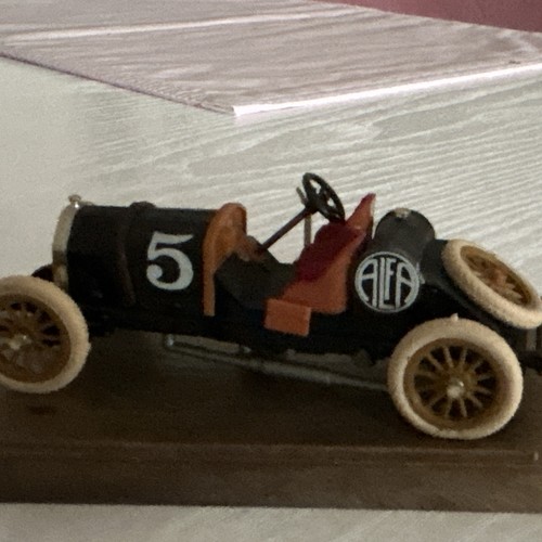 Brumm fiat alfa rennwagen - 1:43,