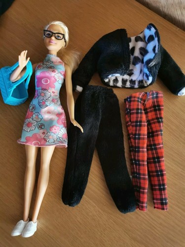 Barbie puppe mit extra - mit, outfit