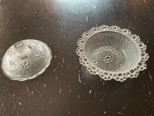 Schöne Schale aus Glas mit