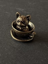 Hund in Tasse aus Messing |