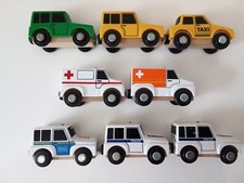 8 Fahrzeuge, z.B. Taxi, Krankenwagen, Polizeiauto für die Holzeisenbahn 
