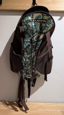 Rucksack Dakine mit Bauchgurt in braun mit türkisen Blumen