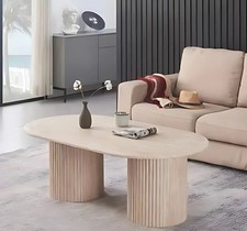 Moderner Couchtisch mit ovaler