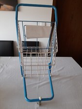 Kaufladen Metall-Einkaufswagen, klappbarer Puppensitz + 48 Probeartikel (leer)