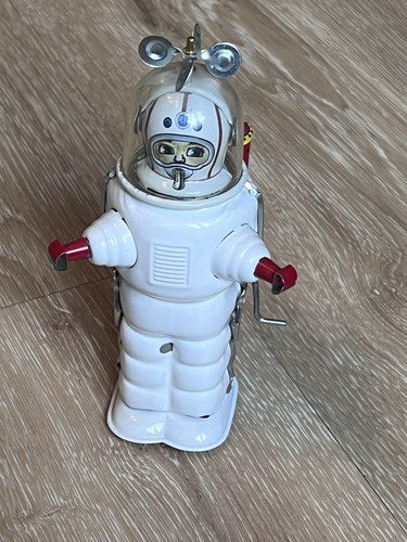 Moon explorer von tin tom - explorer,