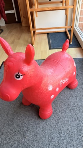 Rotes hüpfpferd für - rotes,