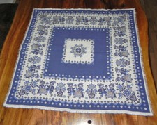 Blaue Tischdecke Tirol Voglauer Trachten Motiv Baumwolle Leinen LandhausAlpen