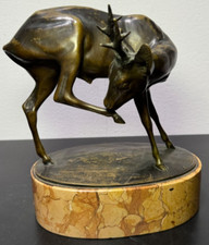 Bronzefigur, kratzendes
