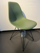 vitra Eames Plastic Chair DSR