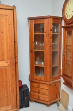 Dänische Eckvitrine Massivholz Kiefer gelaugt/geölt