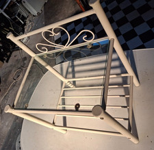 Hübscher kleiner Nachttisch