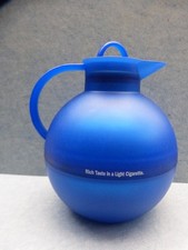 28130. Thermokanne   Isolierkanne  blau Kugel Alfi  ca. 0,84 L