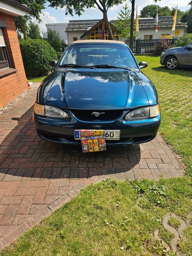 Auto ford mustang - auto,