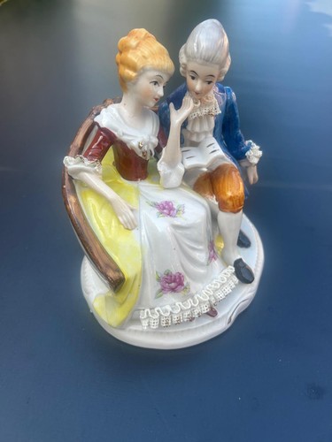 Vintage porzellanfigur rokoko - porzellanfigur,
