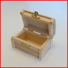 Kleine Schatztruhe aus Holz