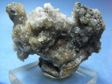 Calcit Kristalle auf Acrylsockel vom Stbr. Calcit, Holzen, Sauerland, NRW