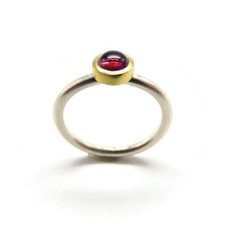 Stapelring mit tiefrotem Turmalin in 750er Gold –, letztes Einzelstück