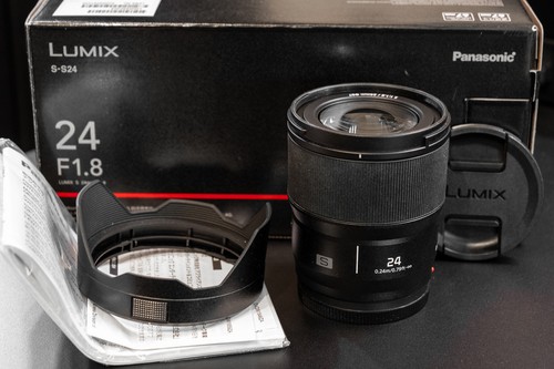 Panasonic lumix 24mm - f/1.8,