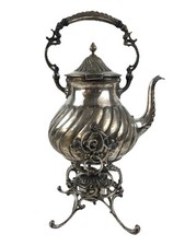 große Teekanne mit Rechaud