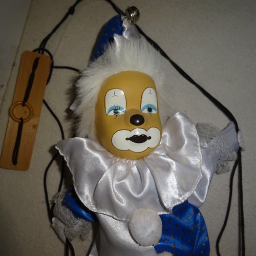 Clown spieluhr sitzt - sitzt, auf