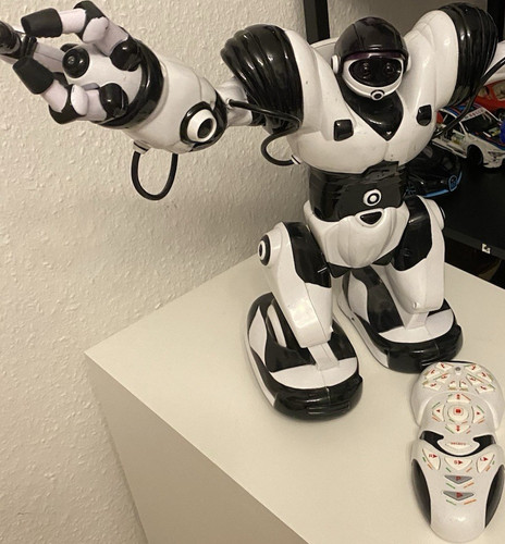 Wowwee robosapien - wowwee,