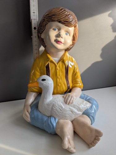 Keramikfigur junge mit gans - junge,