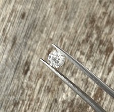 Edelsteine24 Echter unbehandelter Diamant im Brillantschliff 0,70 Karat 5.48mm!