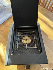 Weber Seitenbrenner links mit Abdeckung, sehr guter Zustand, wenig gebraucht