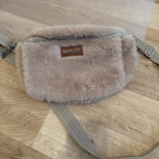 Flauschige Bauchtasche - Beige