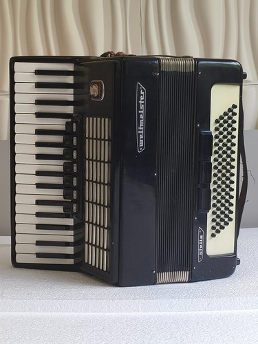 ++Piano accordions used music