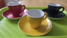 3  BUTLERS Espressotassen mit Unterteller,Porzellan, dickwandig,rot, gelb,marine