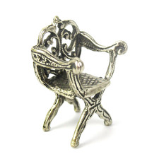 Süßer Miniatur Stuhl /