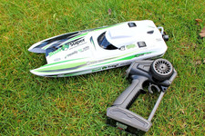 Amewi 26113 Gree Arrow Katamaran brushless Jetantrieb 400mm RTR Rennboot 2,4 GHz