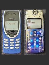 Nokia 8210 mit blauen und