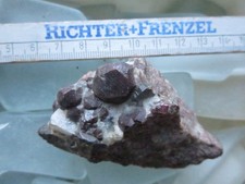  Granat in Matrix Rohstein