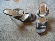 Sandalette, Stiletto, ca. 70er-90er Jahre, Gr. 38, Lederbügel etwas angehärtet