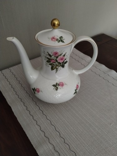 Kaffeekanne mit rosenmotiv und - kaffeekanne,