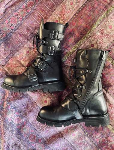 New rock boots - new, 40