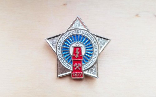 Abzeichen vom jahr 1977 - abzeichen, __|__
