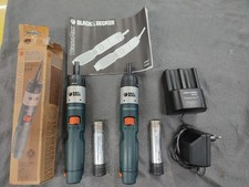 Black Decker Versa Pack 2 x Stabschrauber + Accu + Ladeschale 