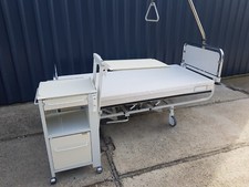 Stiegelmeyer Pflegebett höhenverstellbar mit Matratze Galgen + Nachttisch