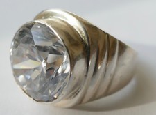Ring großer Zirkonia im