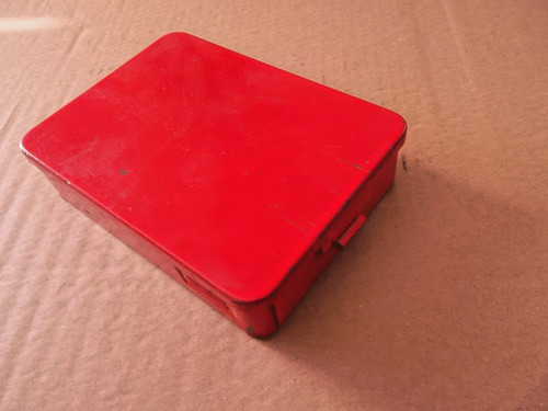Kleine rote metall - rote,