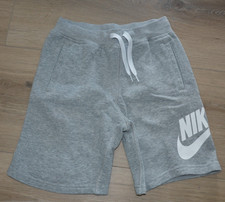 graue Sweatshorts für Jungen (oder Mädchen) in der Größe 116/122 von NIKE