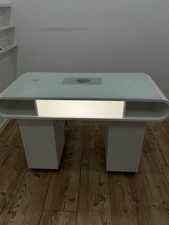 Professioneller Manikür-Nageltisch mit Staubabsaugung & viel Stauraum/Glasplatte