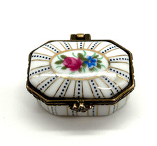 Tolle Antik Porzellan Pillen Dose traumhaft bemalt in  Metall eingefasst