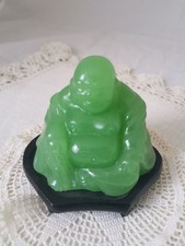Jade Buddha Figur mit Holzsockel China Asiatika Glücksfigur ca. 5 cm