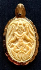 Alter Anhänger (AU 585) Schnitzerei aus Bein, Gesamtgewicht 24,6 g, 5x4 cm