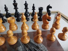 Alte Schachfiguren aus Holz