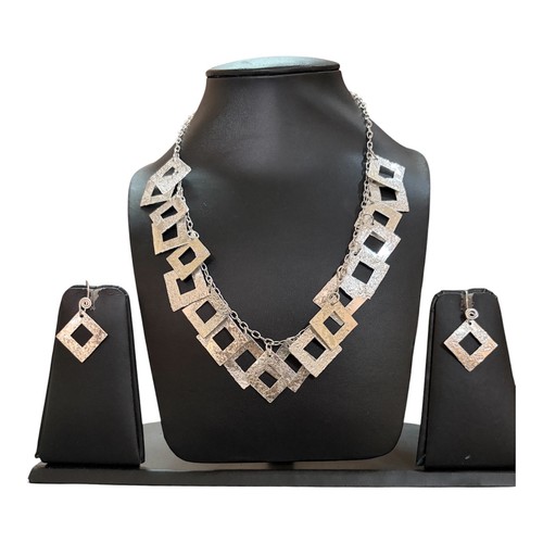 Set silberfarbene geometrische